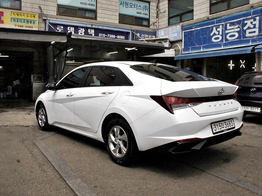 HYUNDAI Avante - Vista 7