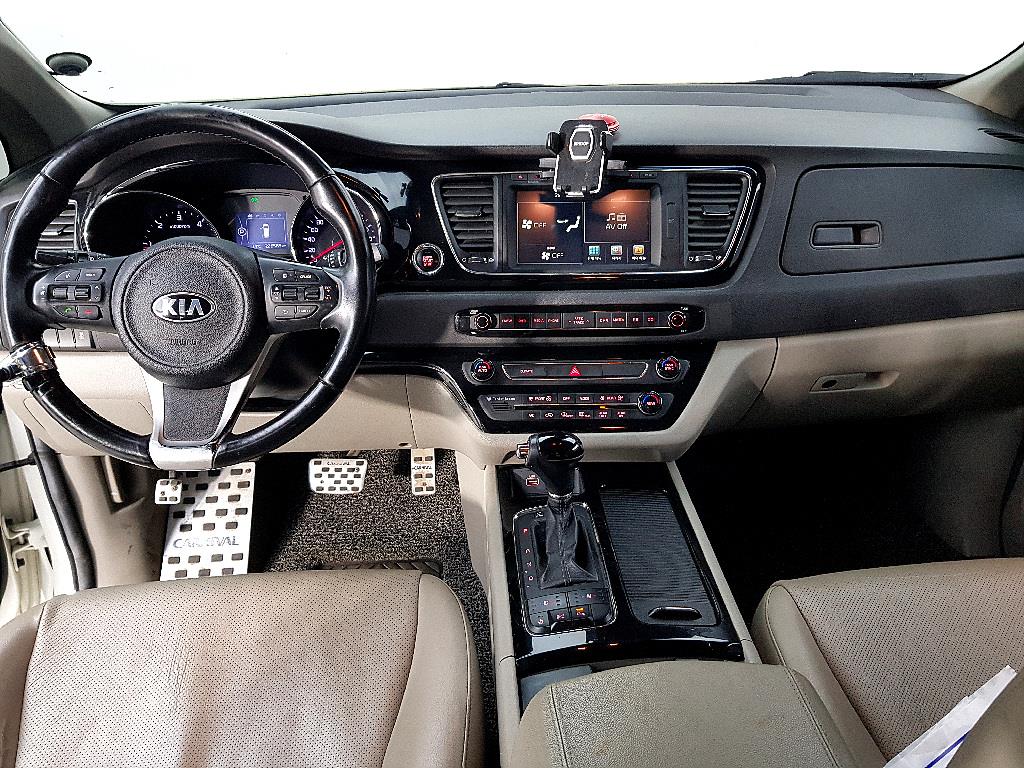 KIA Carnival - Vista 5