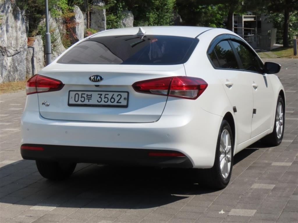 KIA K3 - Vista 5