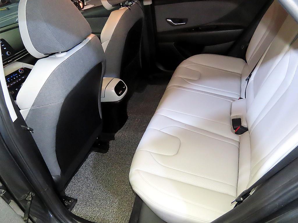 HYUNDAI Avante - Vista 7