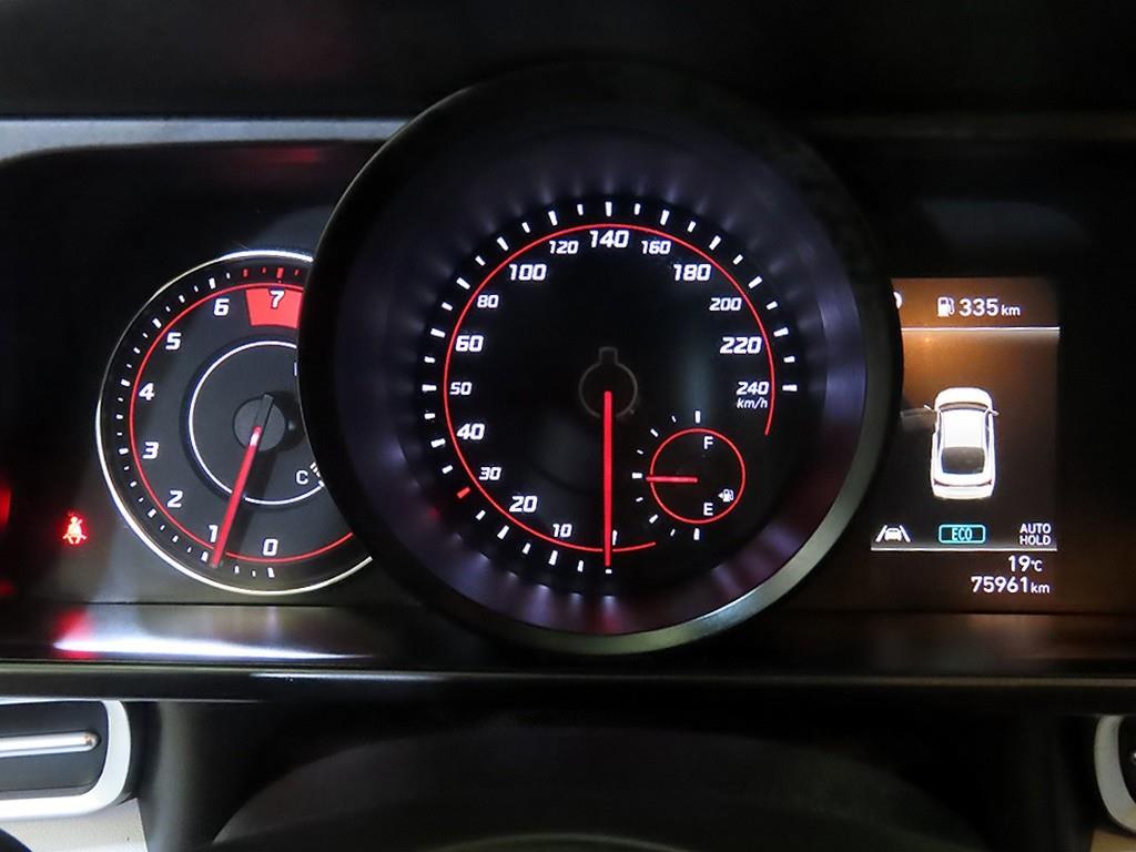 HYUNDAI Avante - Vista 9