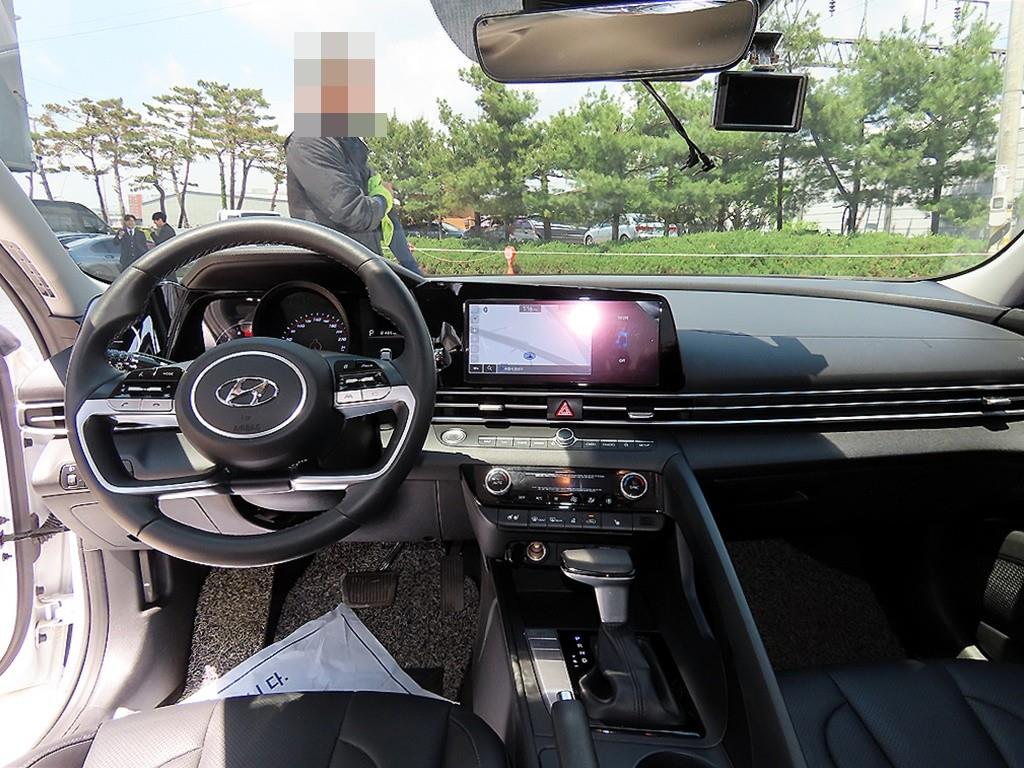 HYUNDAI Avante - Vista 7