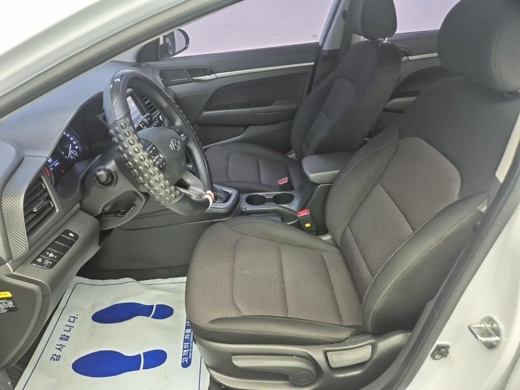 HYUNDAI Avante - Vista 11
