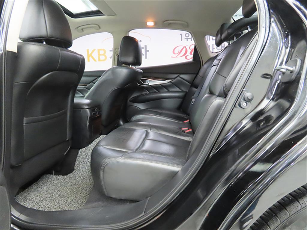 Infiniti M - Vista 6