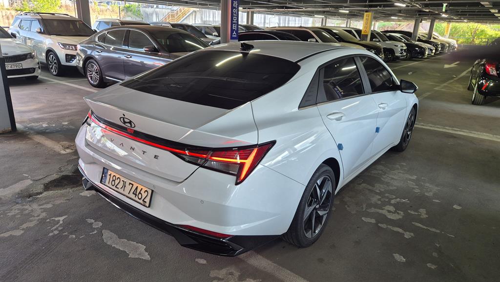 HYUNDAI Avante - Vista 2