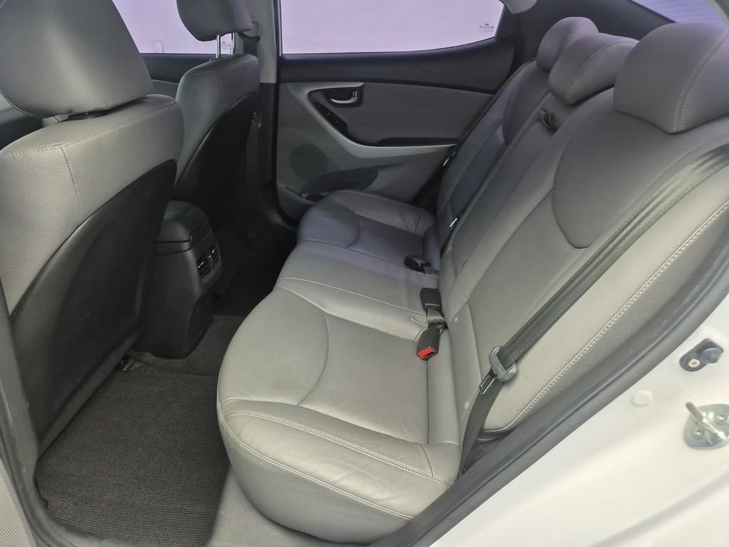 HYUNDAI Avante - Vista 12