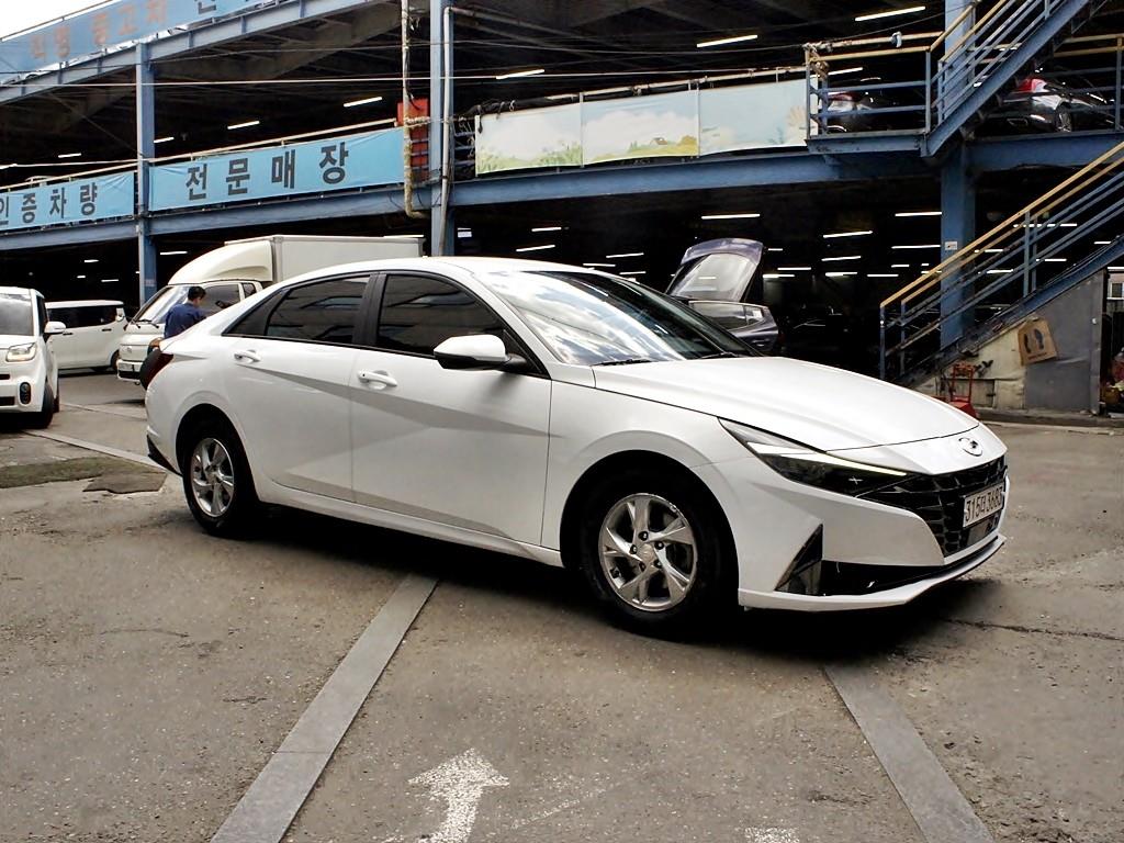 HYUNDAI Avante - Vista 3