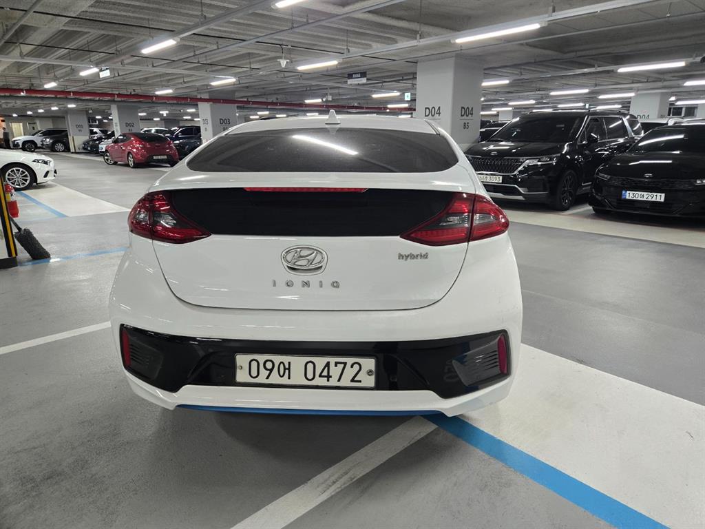 HYUNDAI Ioniq - Vista 4