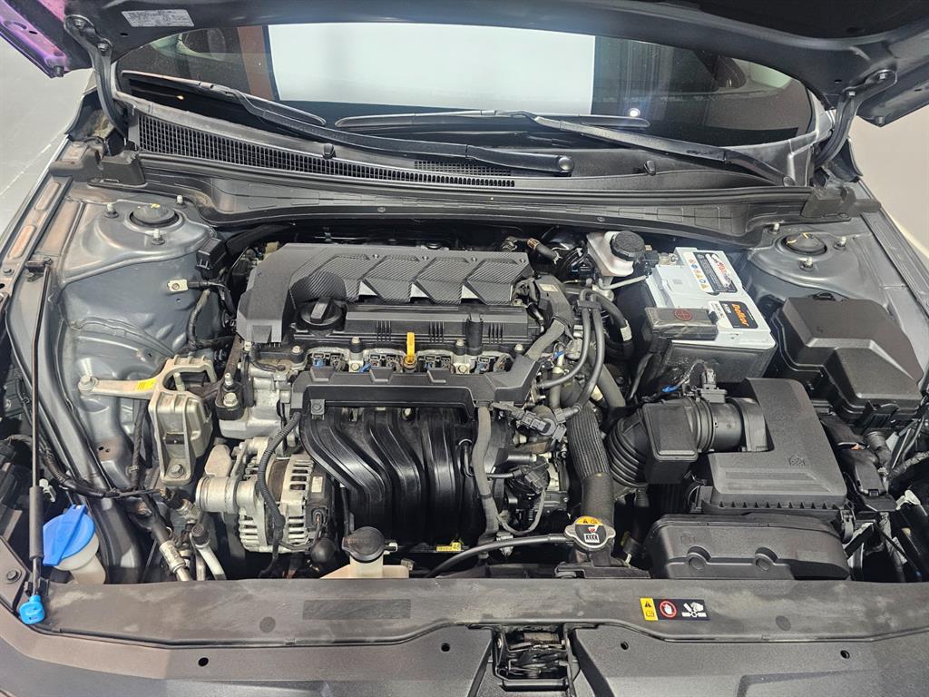 HYUNDAI Avante - Vista 11
