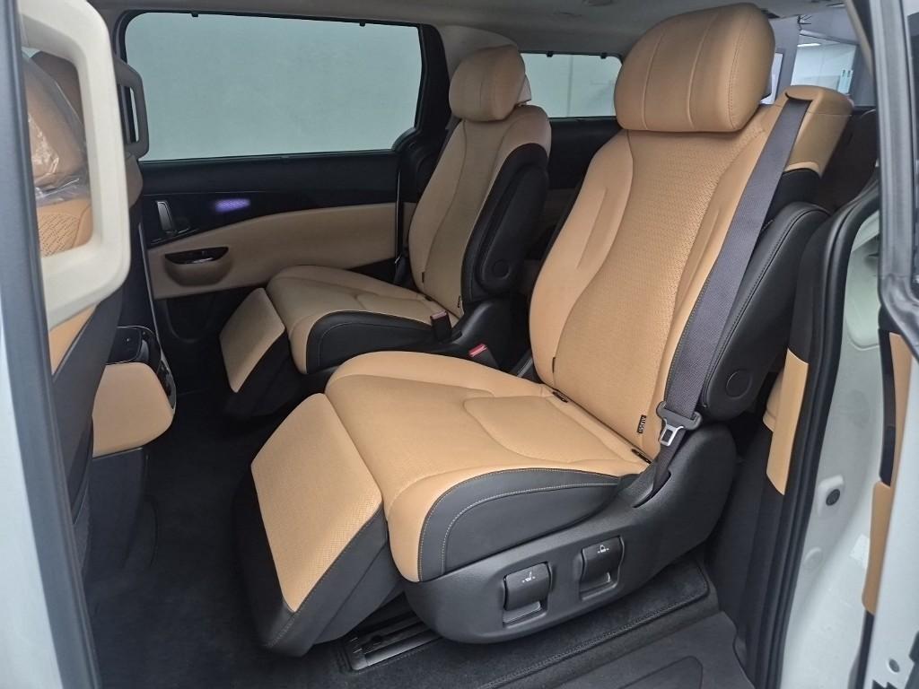 KIA Carnival - Vista 12