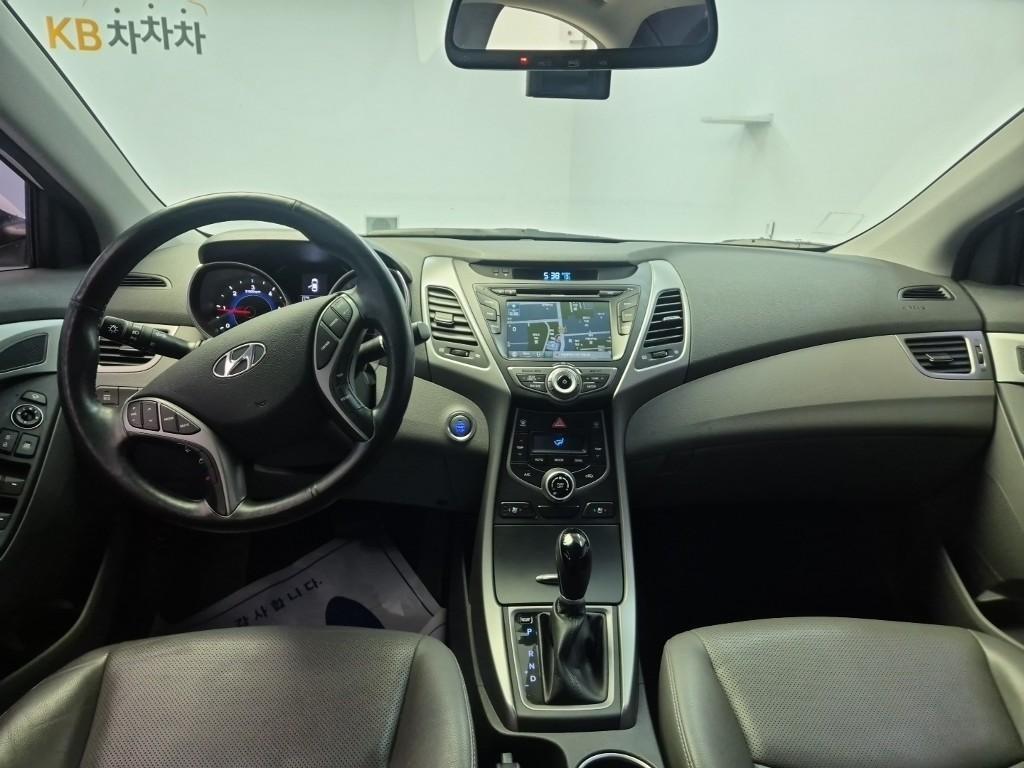 HYUNDAI Avante - Vista 7