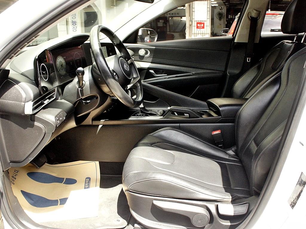 HYUNDAI Avante - Vista 9