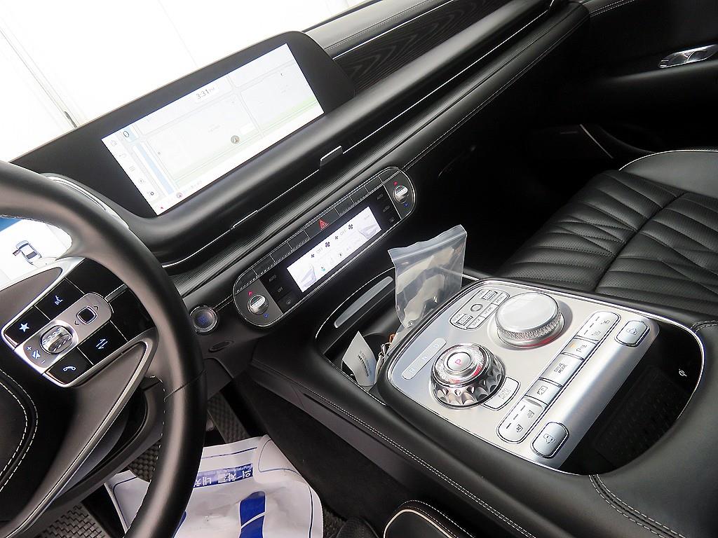 Genesis G90 - Vista 11