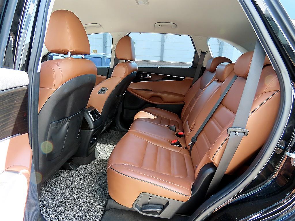 KIA Sorento - Vista 6