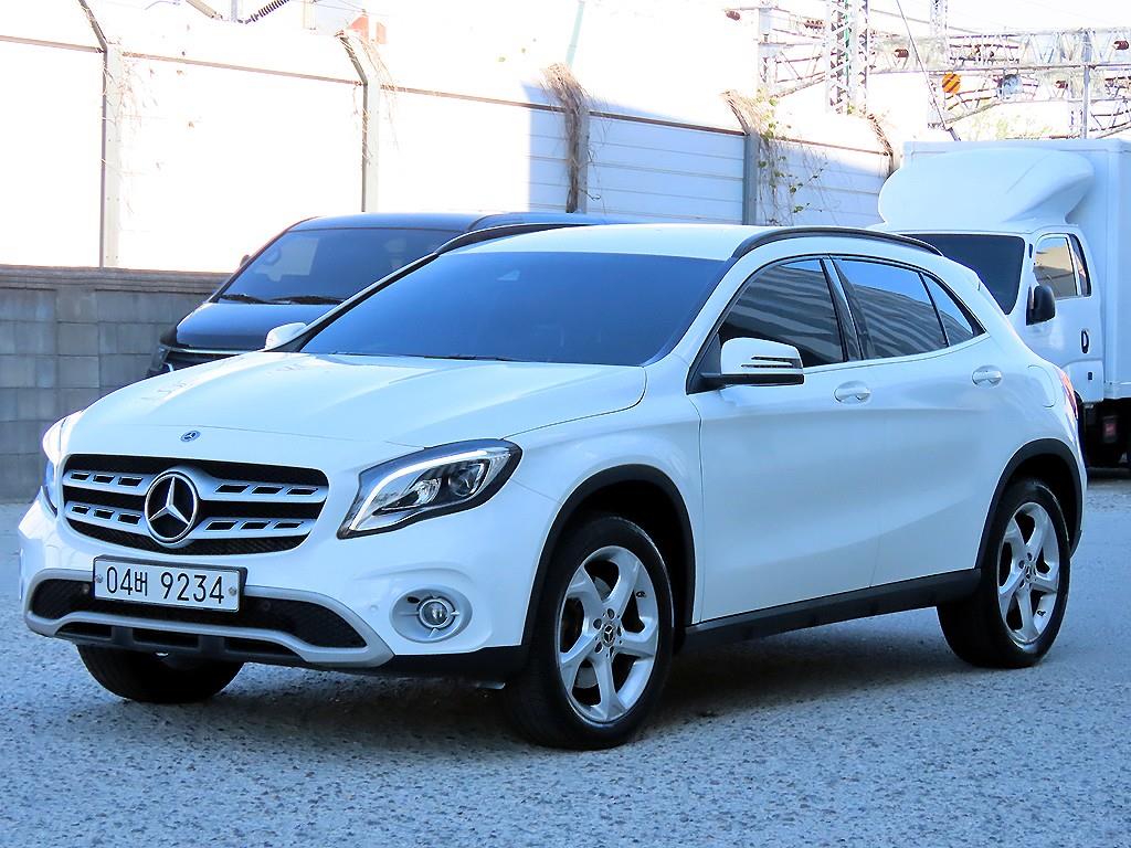 Mercedes Benz GLA Class - Vista 2