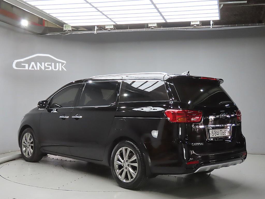 KIA Carnival - Vista 5