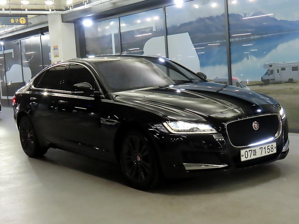 Jaguar XF 2018 Negro - Importación desde Corea - HF Imports Iquique - Foto 1