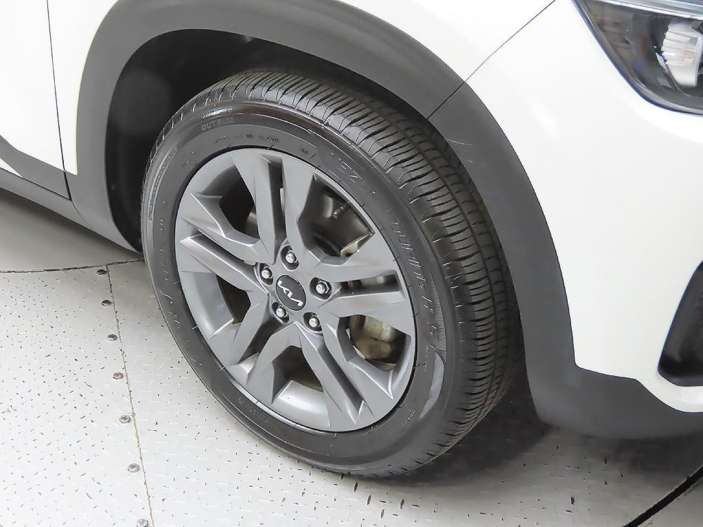 KIA Seltos - Vista 9