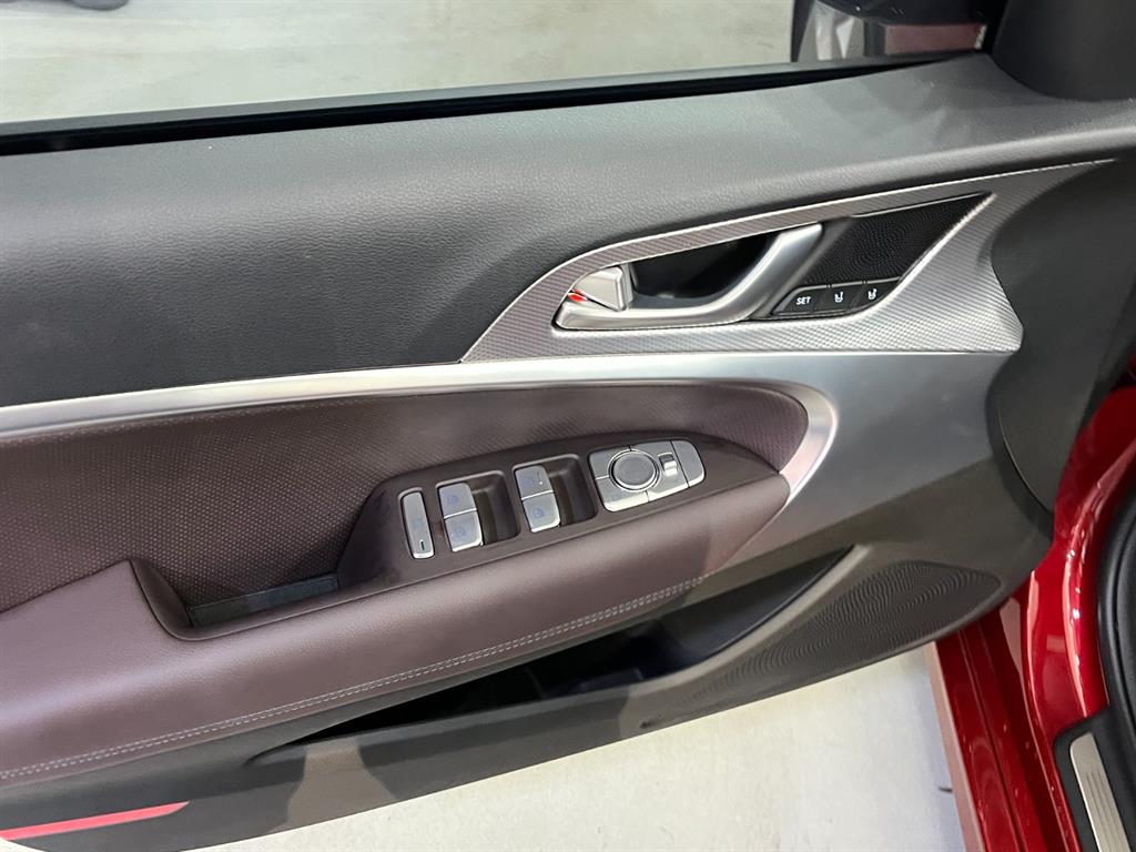 Genesis G70 - Vista 12
