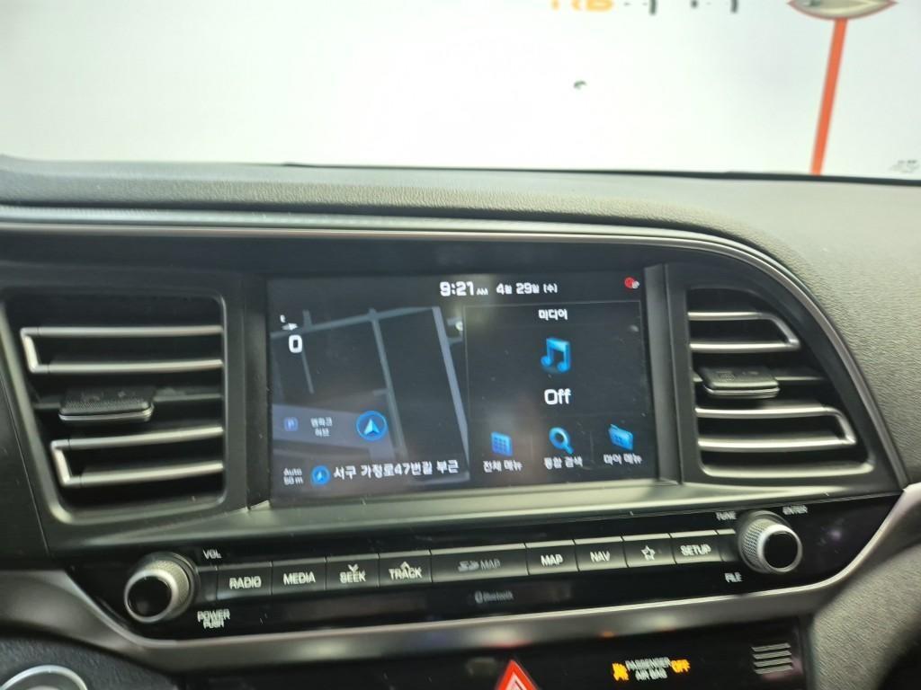 HYUNDAI Avante 2019 Blanco - Importación desde Corea - HF Imports Iquique - Foto 13