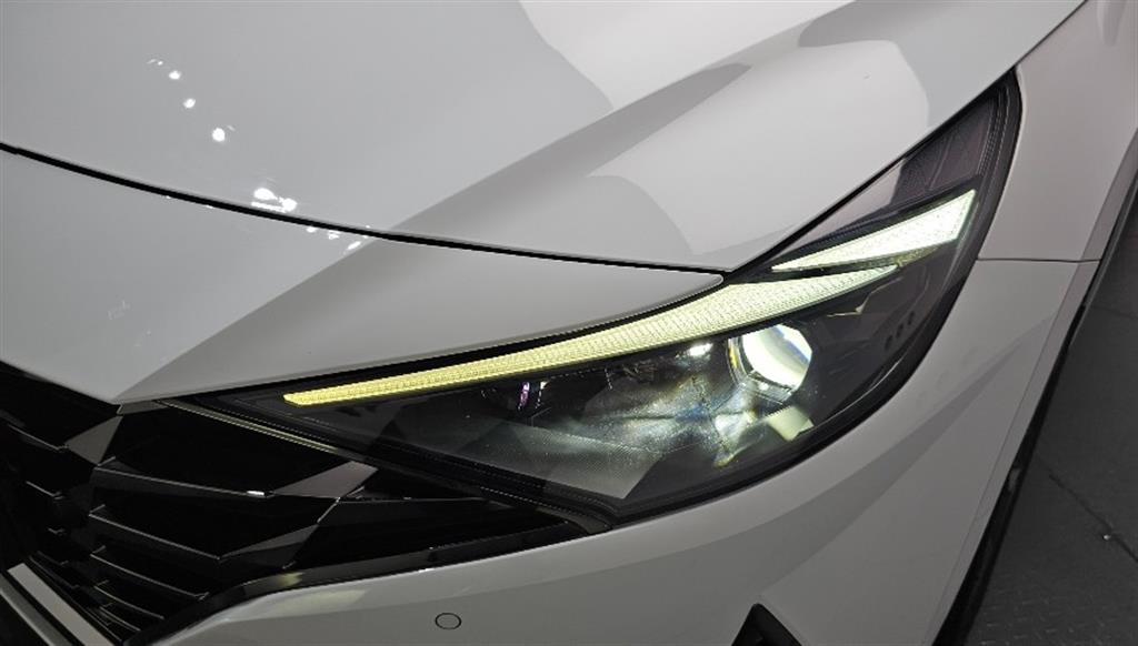 HYUNDAI Avante - Vista 8
