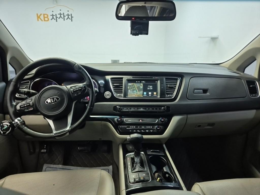 KIA Carnival - Vista 7