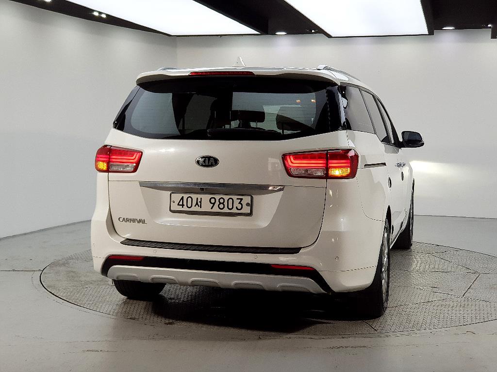 KIA Carnival - Vista 3