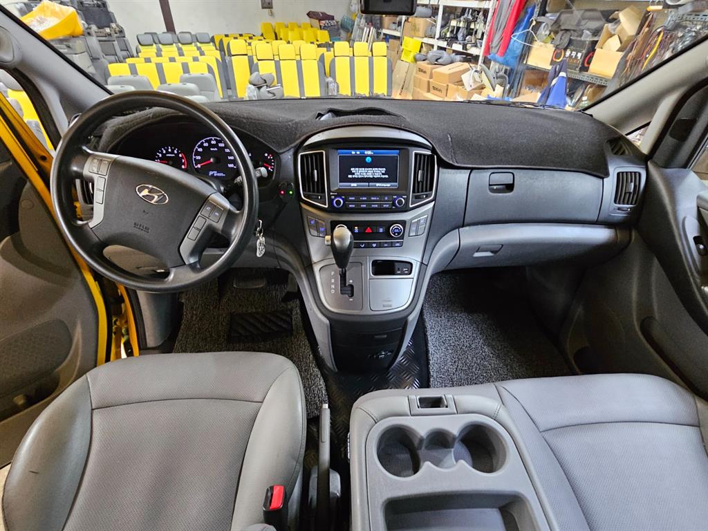 HYUNDAI Starex - Vista 8