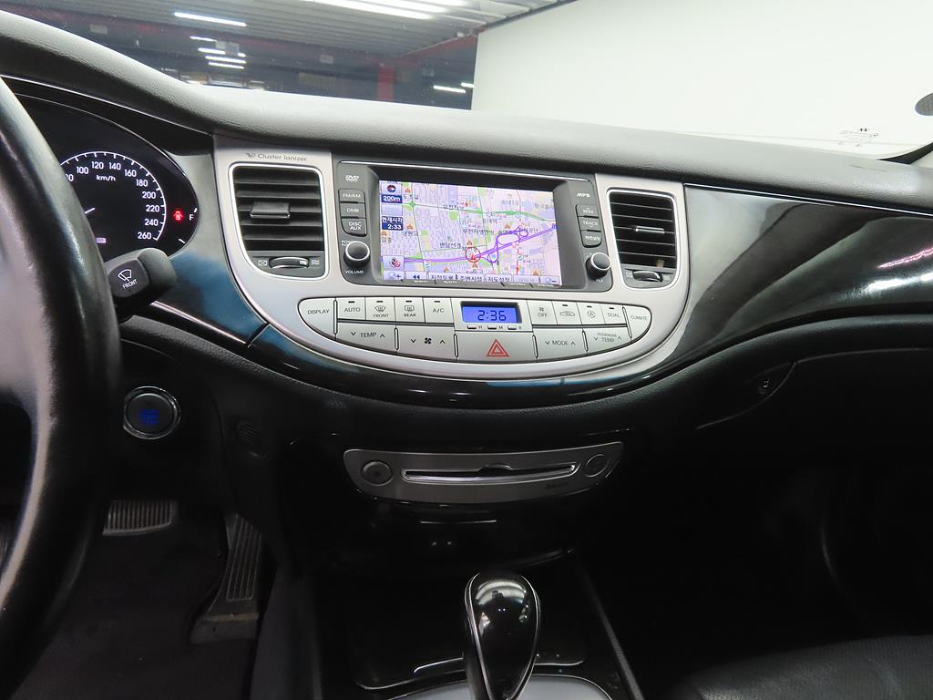 HYUNDAI Genesis - Vista 10