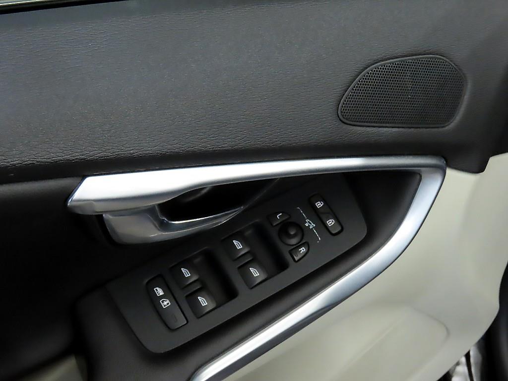 Volvo V40 2016 Negro - Importación desde Corea - HF Imports Iquique - Foto 16