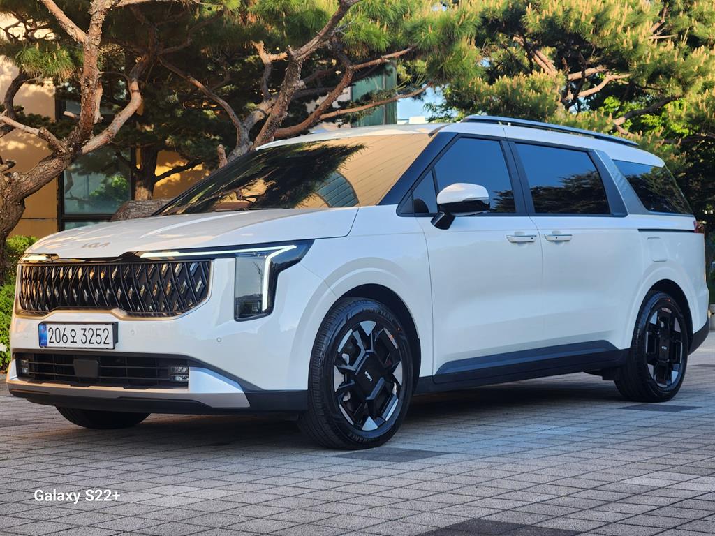 KIA Carnival 2025 Blanco - Importación desde Corea - HF Imports Iquique - Foto 1