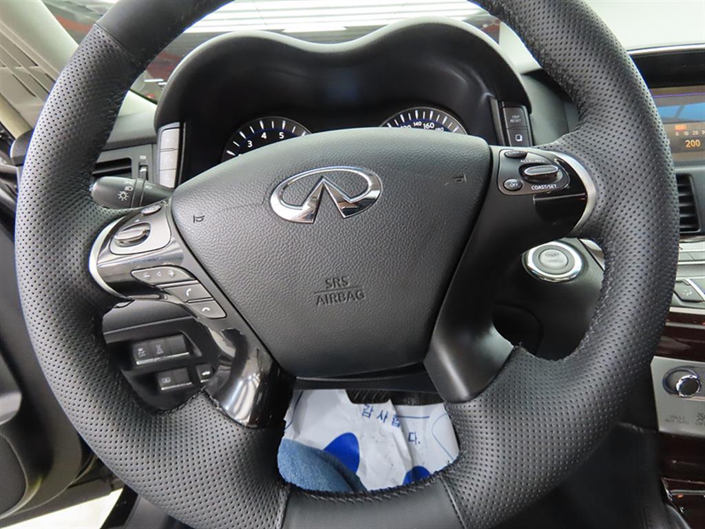 Infiniti M - Vista 8