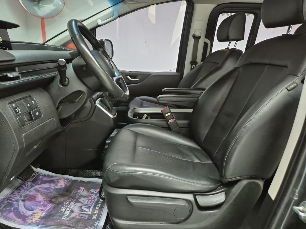 HYUNDAI Staria - Vista 11