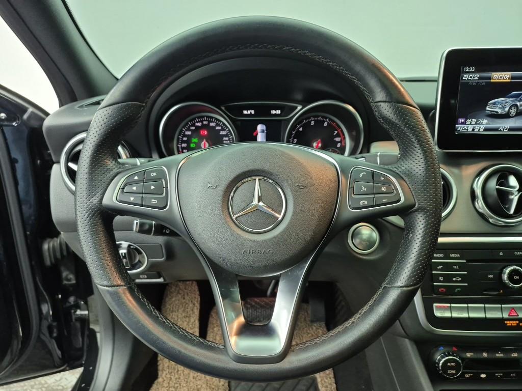 Mercedes Benz GLA Class - Vista 9