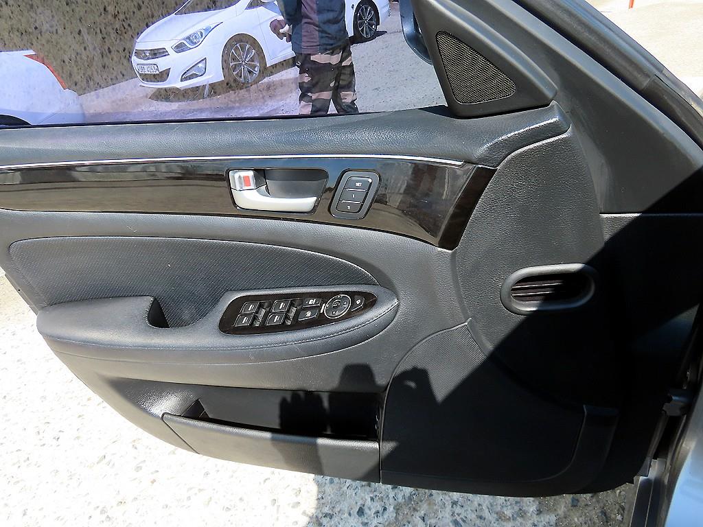 HYUNDAI Genesis - Vista 12