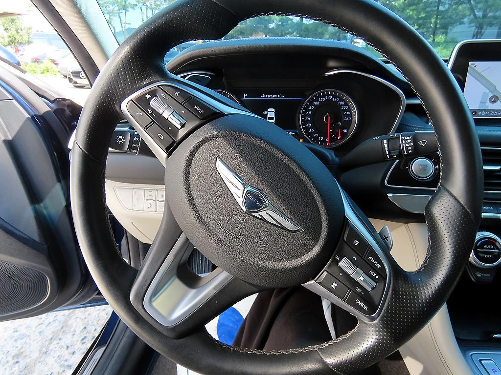 Genesis G70 - Vista 8