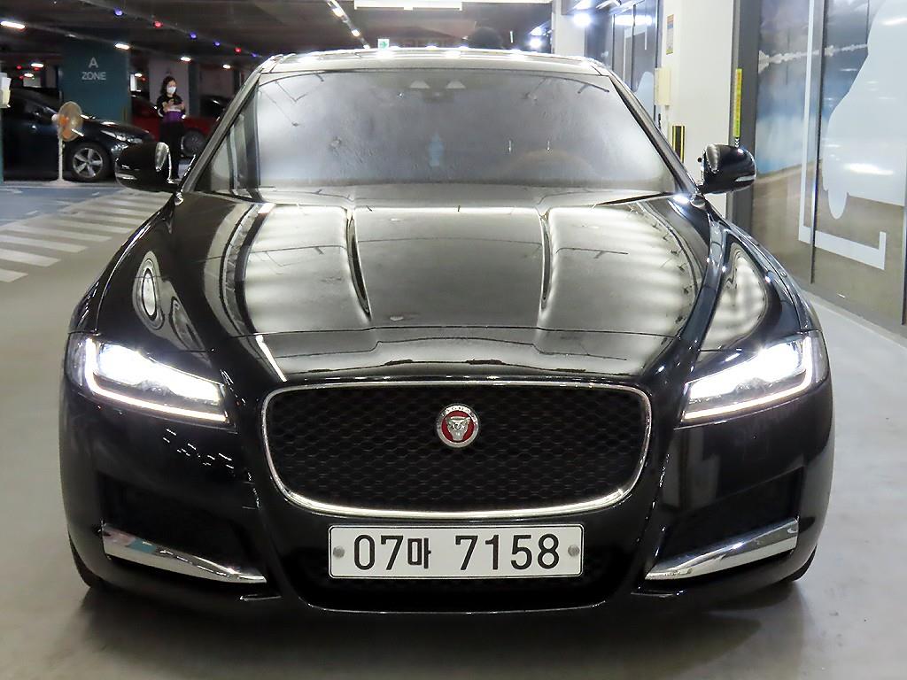 Jaguar XF - Vista 2