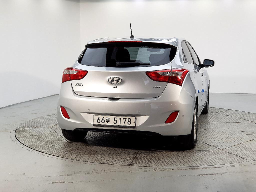 HYUNDAI i30 - Vista 3