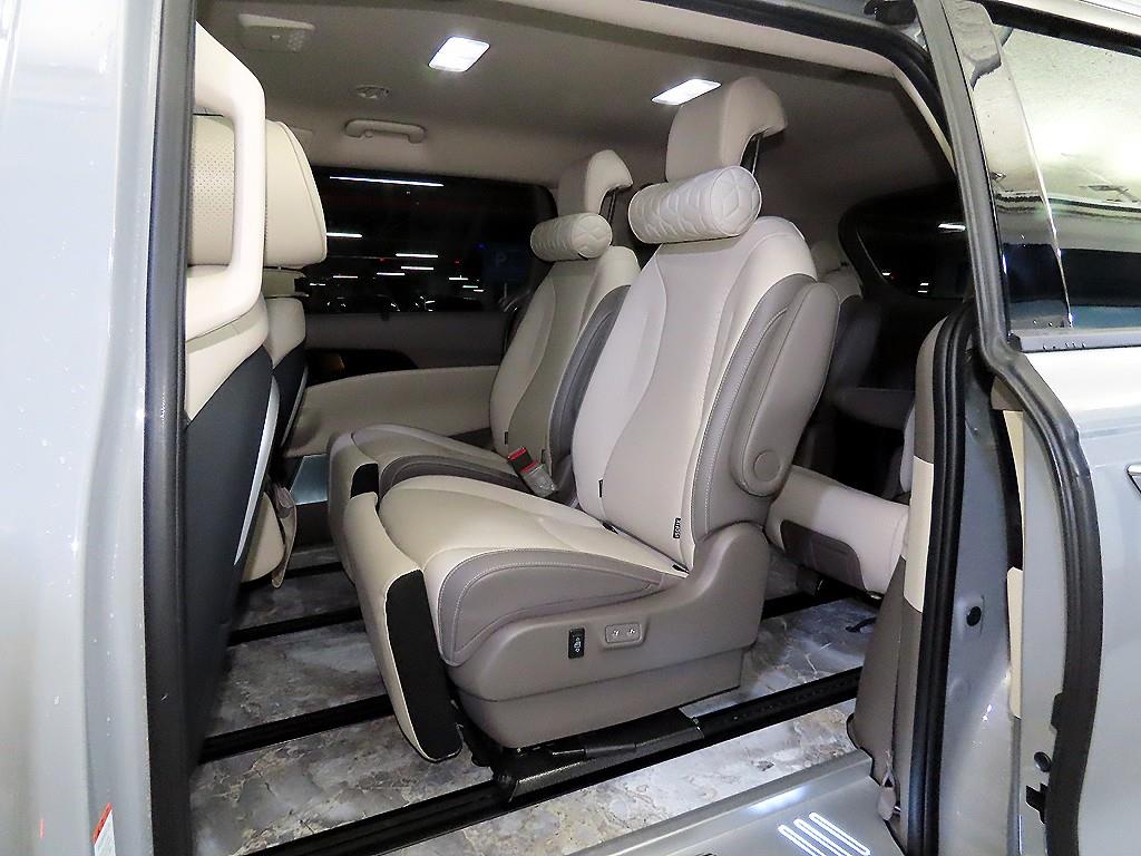 KIA Carnival - Vista 7