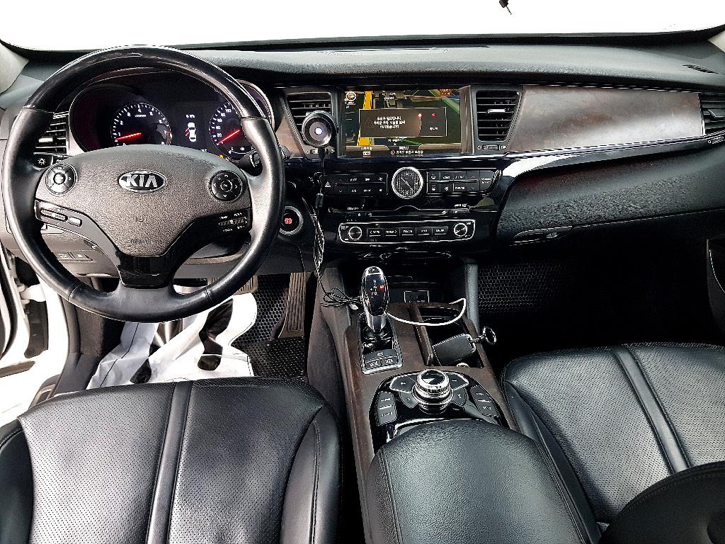 KIA K9 - Vista 5