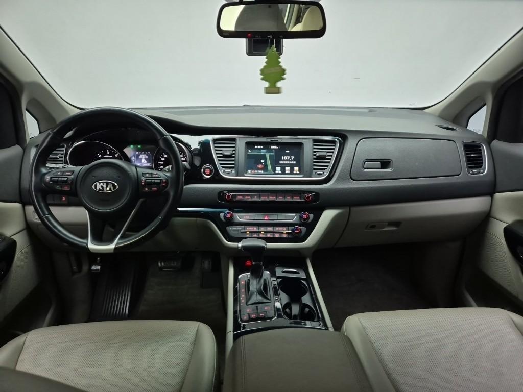 KIA Carnival - Vista 7