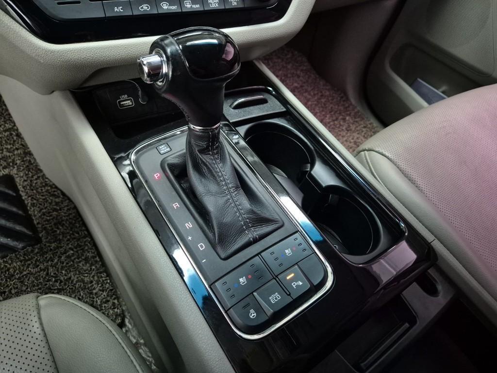 KIA Carnival - Vista 8