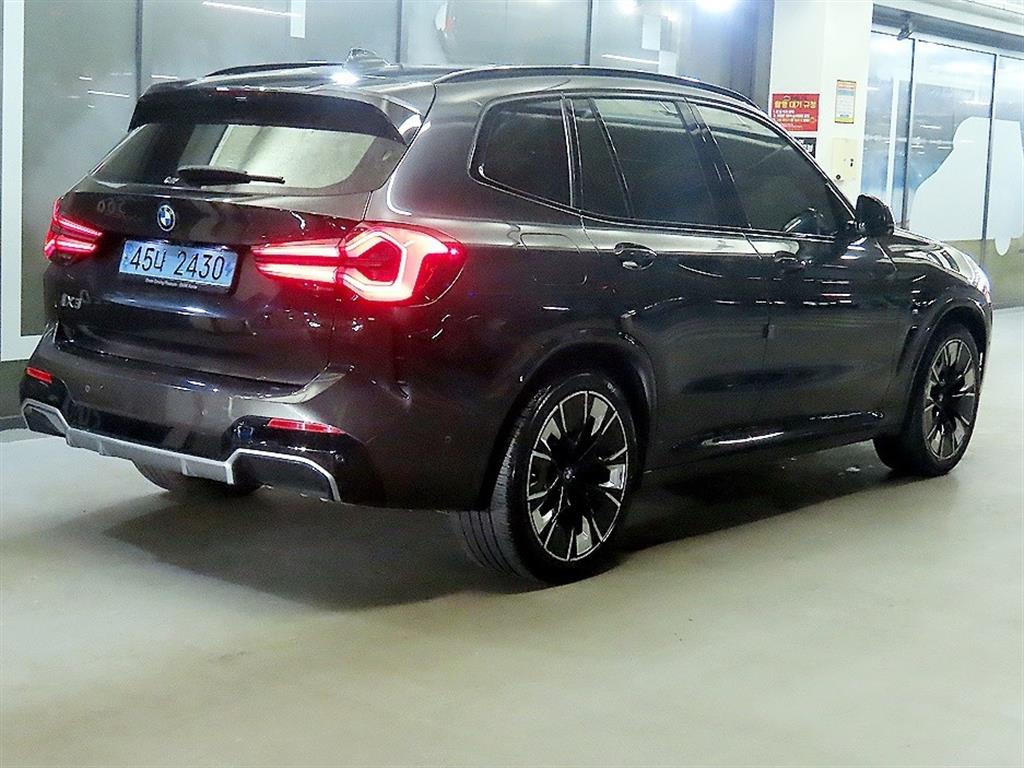 BMW iX3 - Vista 4