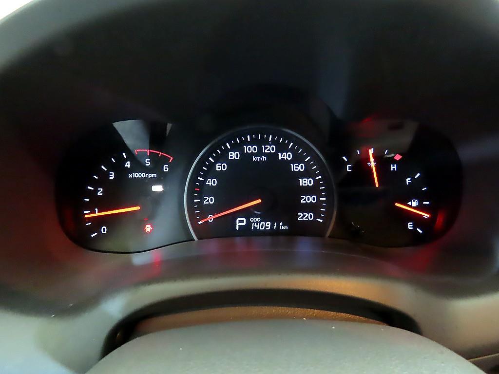 KIA Carnival - Vista 9