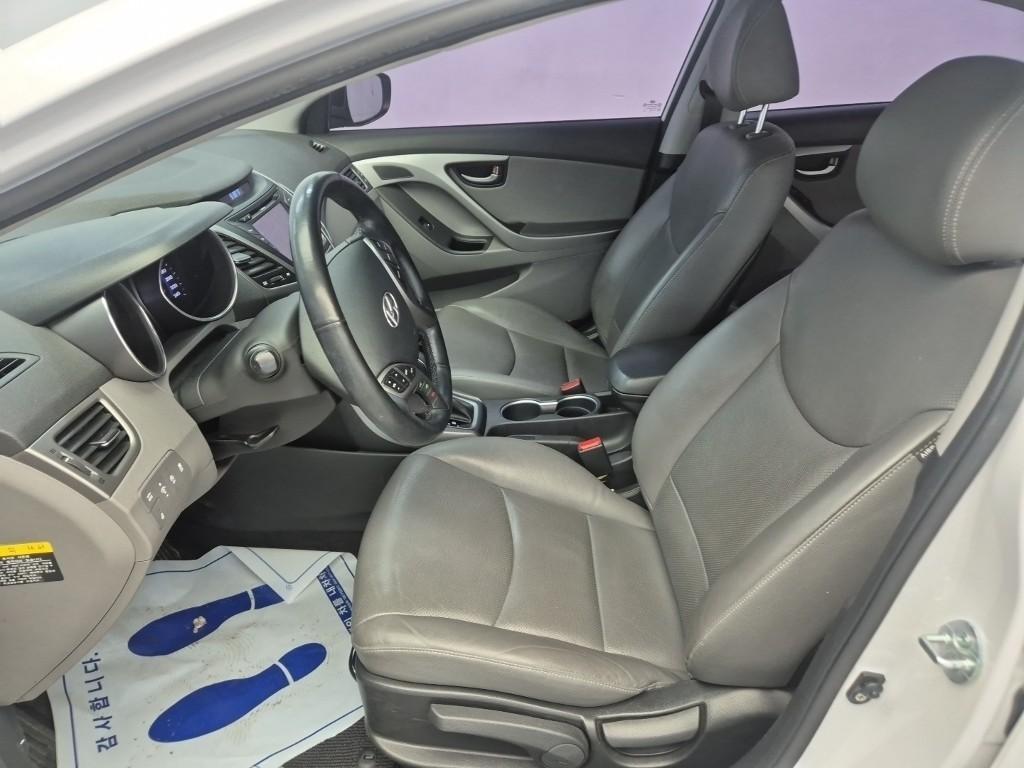 HYUNDAI Avante - Vista 11