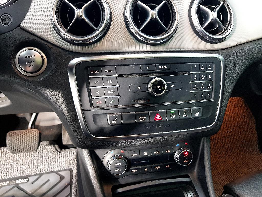 Mercedes Benz GLA Class - Vista 11