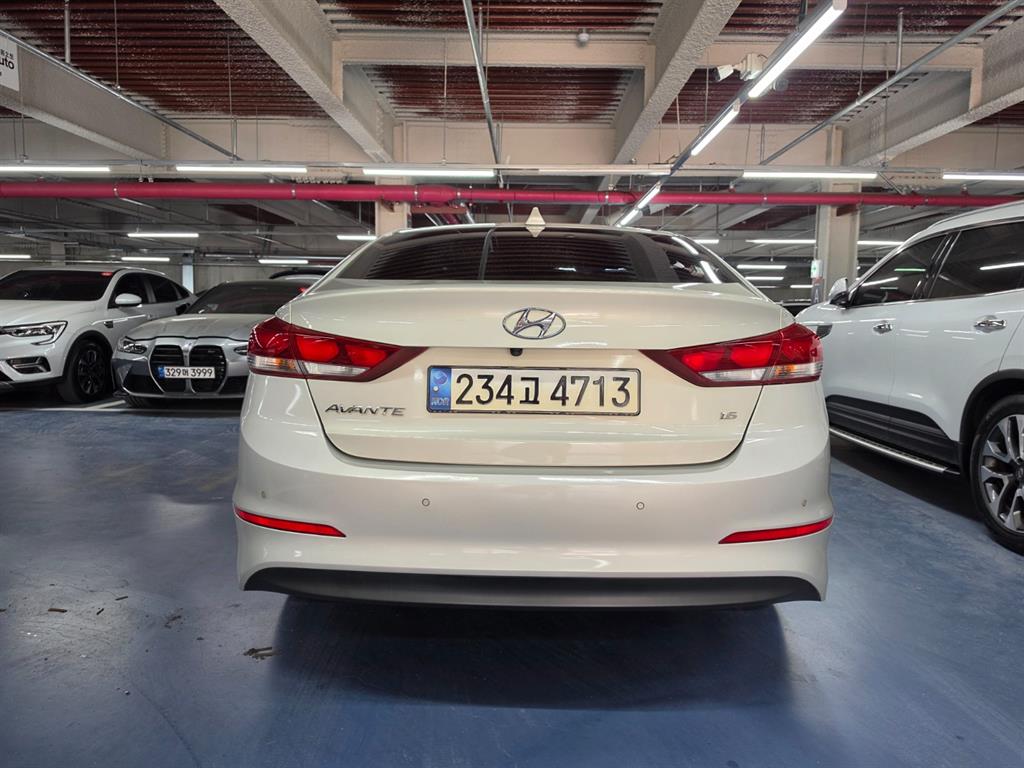 HYUNDAI Avante - Vista 4