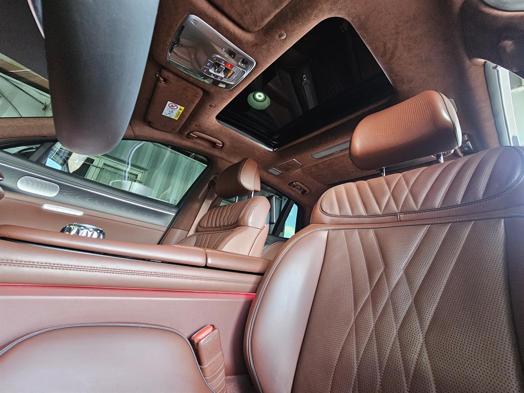 Genesis G90 - Vista 10