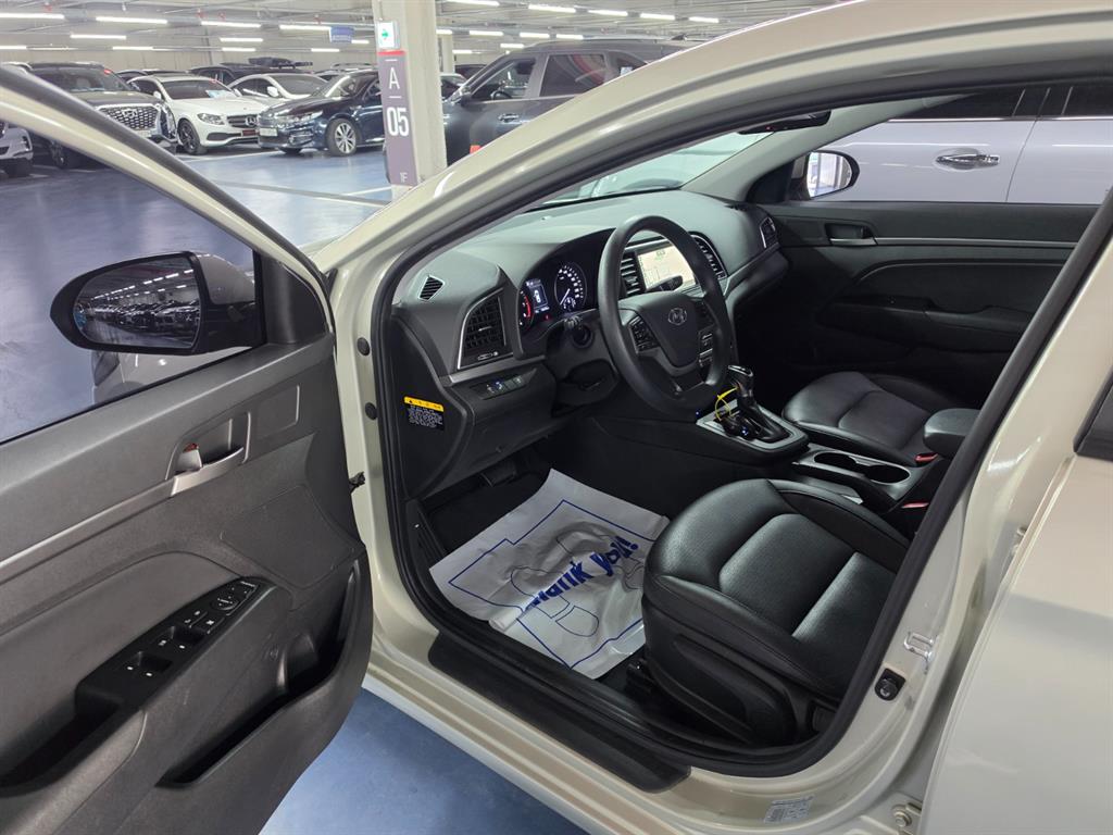 HYUNDAI Avante - Vista 7