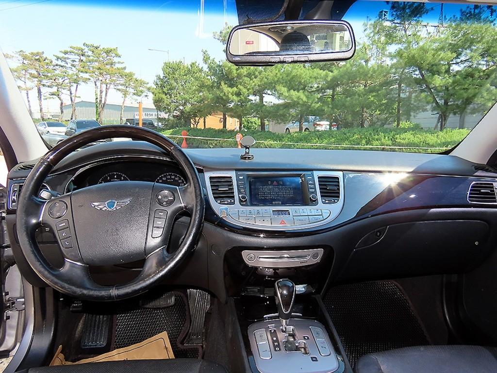 HYUNDAI Genesis - Vista 7